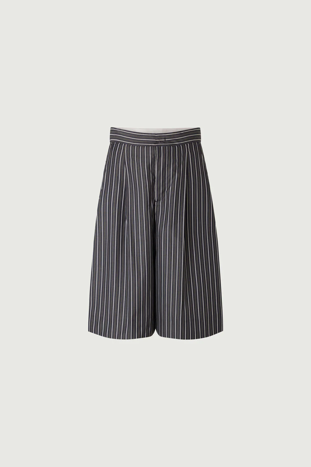 BLACK HENNA BERMUDA SHORTS - Image 6