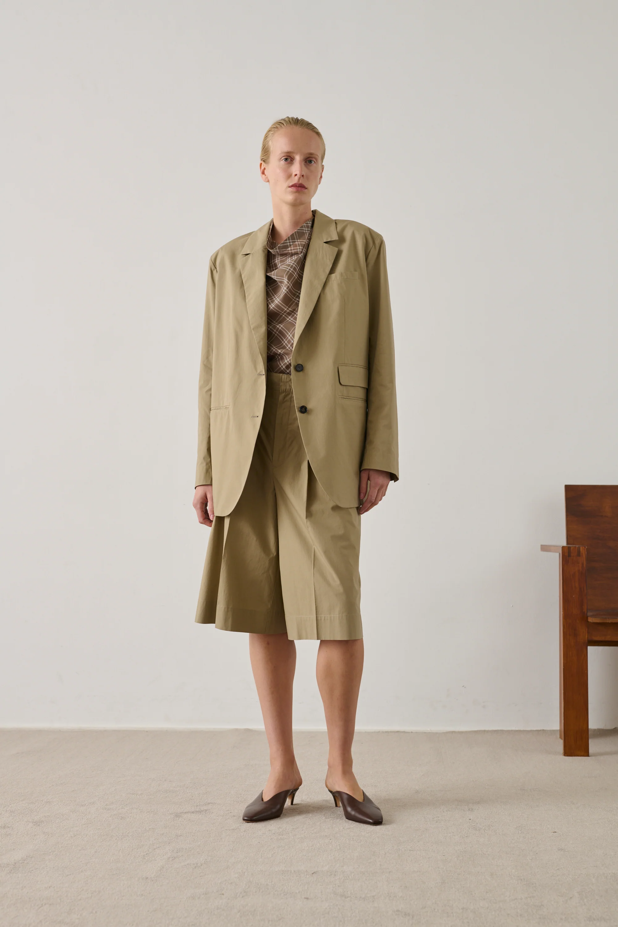 BEIGE IMOGEN BERMUDA SHORTS - Image 3