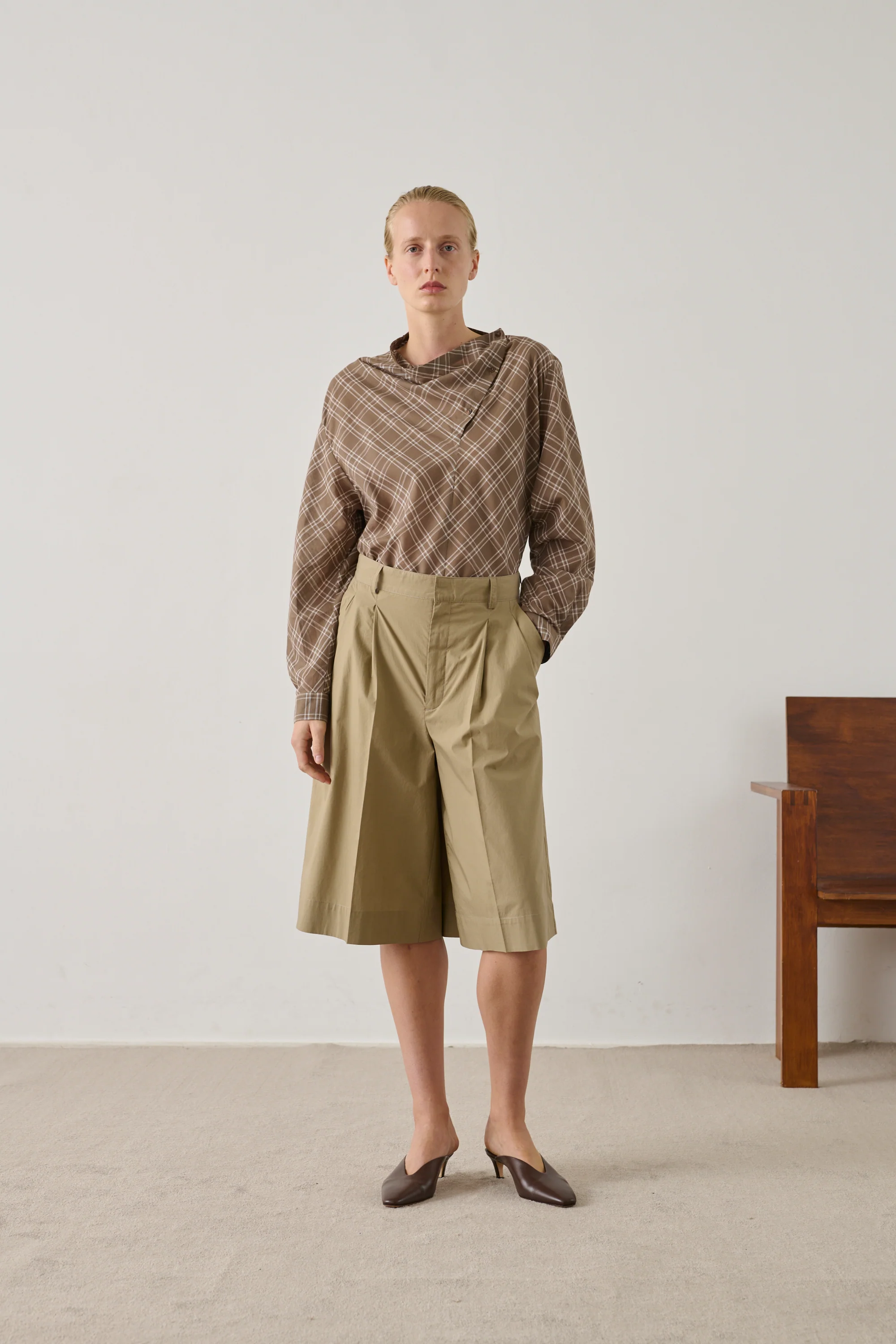 BEIGE IMOGEN BERMUDA SHORTS - Image 4