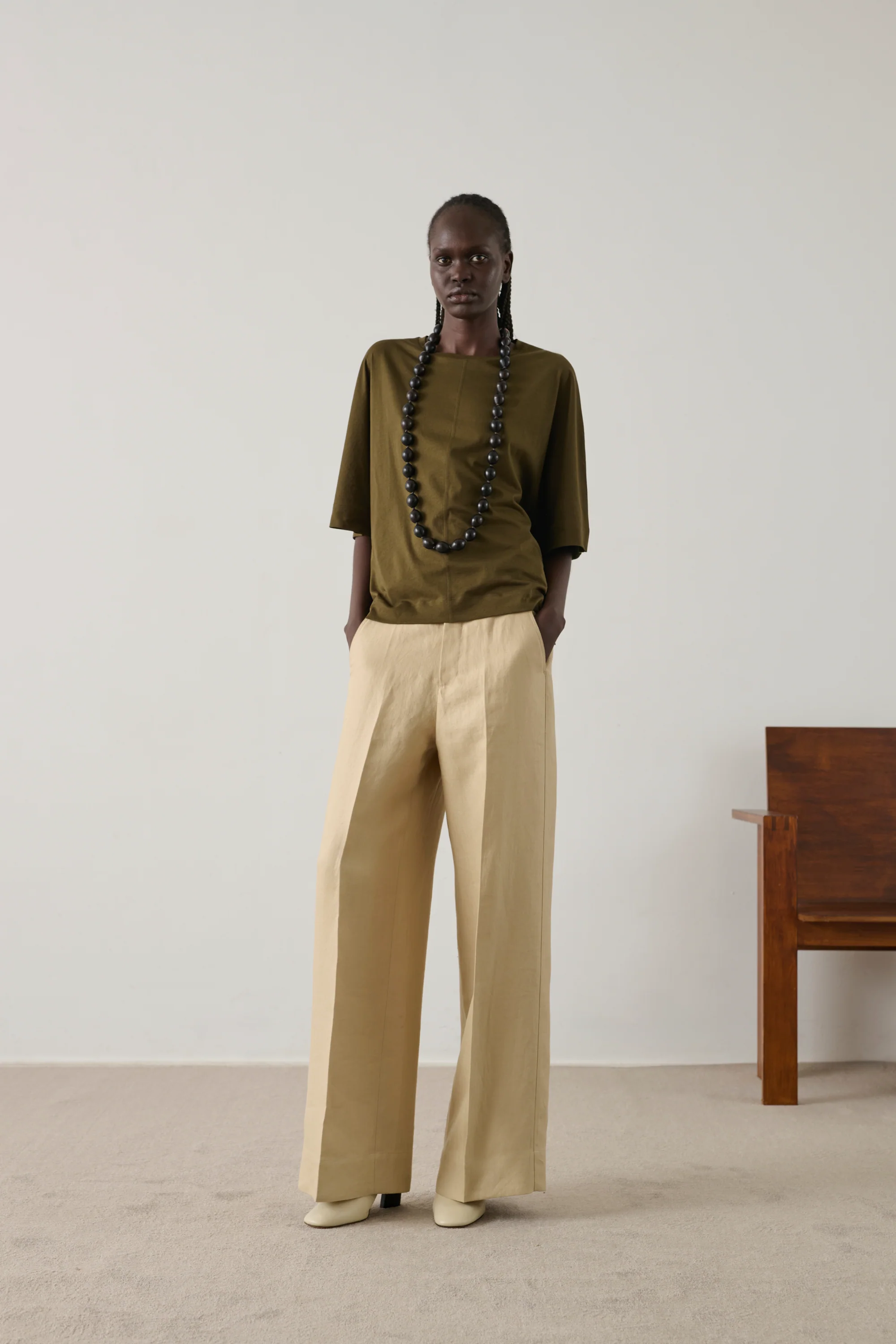 KHAKI HELSINKI T-SHIRT